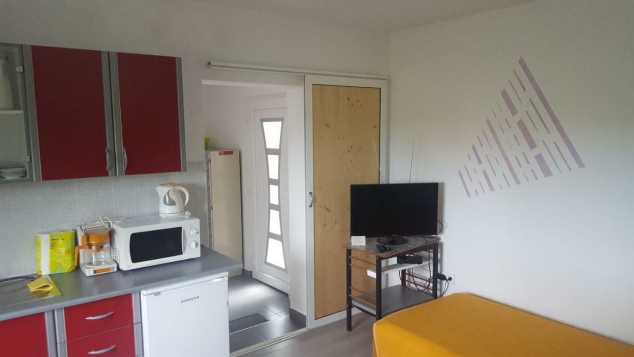 Apartment Brigitte Vrsi Exterior foto